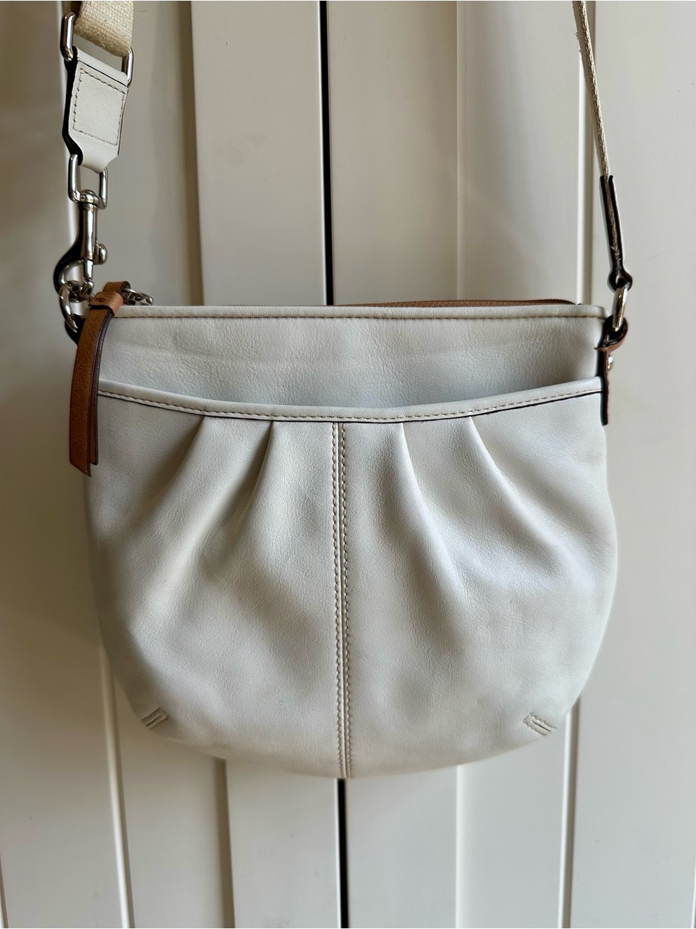 Coach SoHo Pleated Leather Swingpack F42833 in White